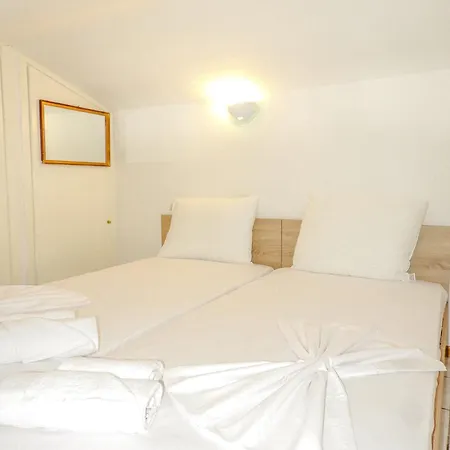 Holiday home Delmare Manchy's Summer Oasis *